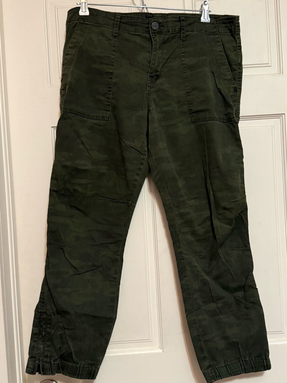 Sanctuary Dark Olive Camo Cargo Joggers